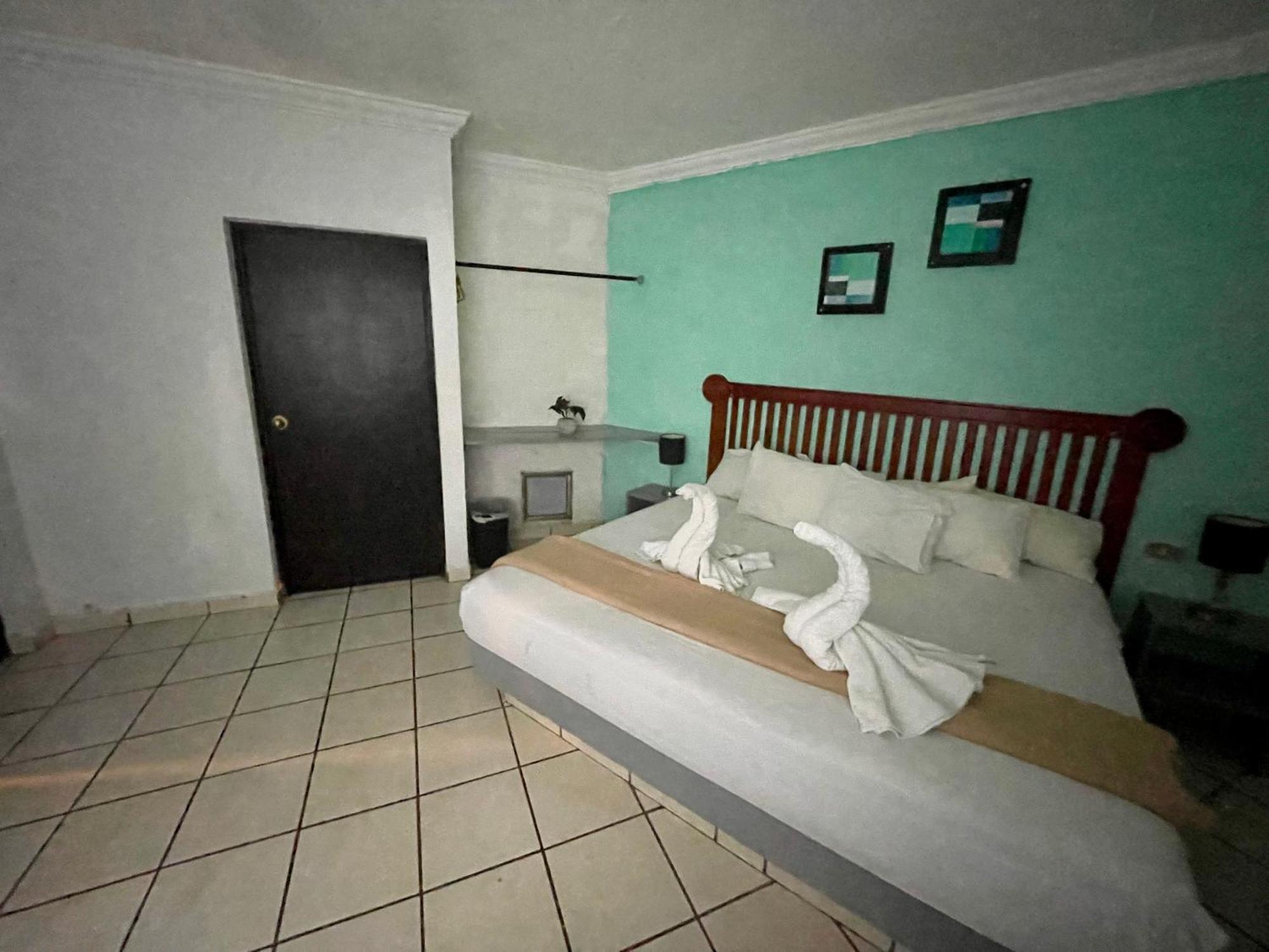 Deluxe King Suite